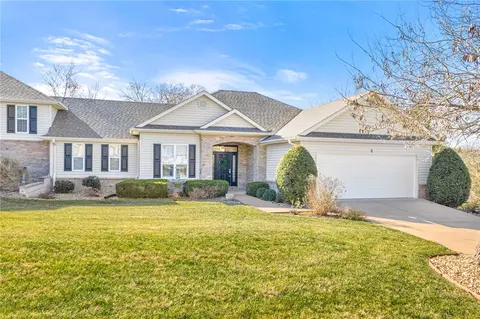 2 Highland Pkwy, Bella Vista, AR 72715
