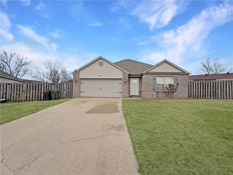 603 E Sandalwood St, Rogers, AR 72758
