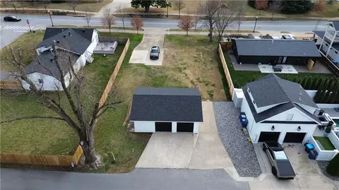 707 E Central Ave, Bentonville, AR 72712