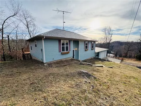 51 NW Ridge Dr, Eureka Springs, AR 72631