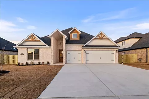 1330 Tiffany St, Centerton, AR 72719