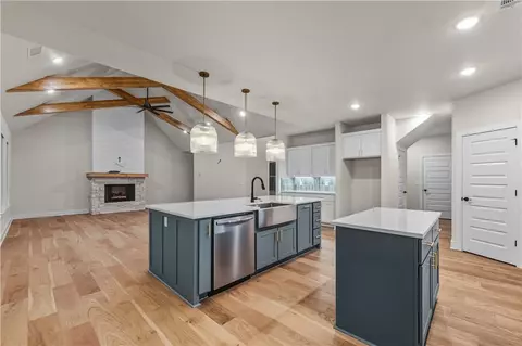 1320 Tiffany St, Centerton, AR 72719