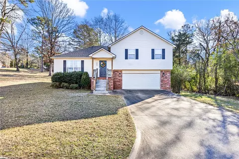 405 Preston Dr, Russellville, AR 72802