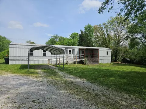 27876 Maple St, Seligman, MO 65745