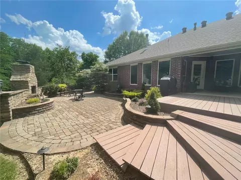 4857 E Woodsedge Rd, Fayetteville, AR 72701