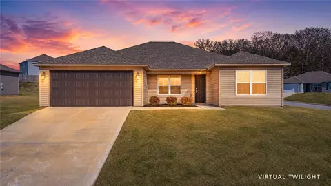 130 Worley St, Huntsville, AR 72740