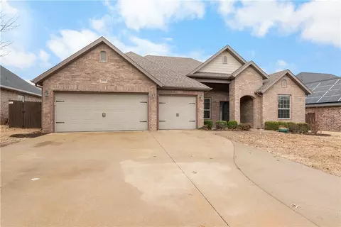 2393 N Waterway Dr, Fayetteville, AR 72704