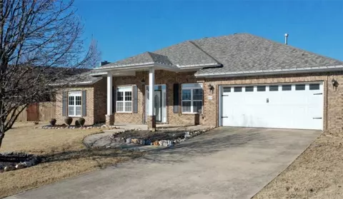 810 Brookside Ct, Rogers, AR 72758