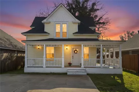 120 S Collins Ave, Gentry, AR 72734