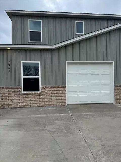 406 W A W Cloud Dr, Siloam Springs, AR 72761