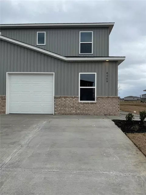 406 W B W Cloud Dr, Siloam Springs, AR 72761
