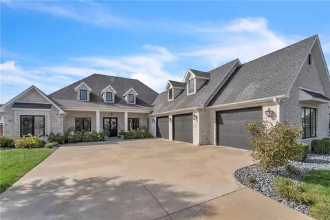 4402 S 87th Pl, Bentonville, AR 72713