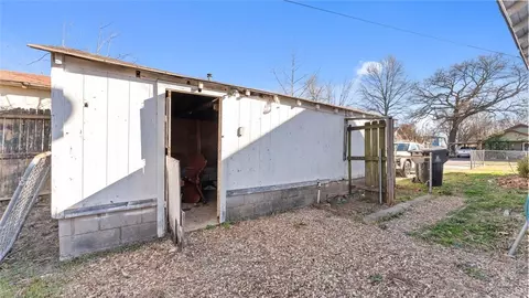 Exterior - 2109 N K St, Fort Smith, AR 72901 photo 5 of 7