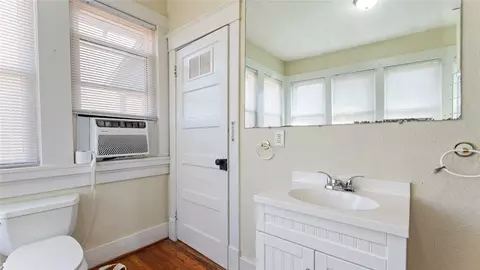 Bath - 2109 N K St, Fort Smith, AR 72901 photo 4 of 8