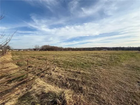 Young Road, Summers, AR 72769