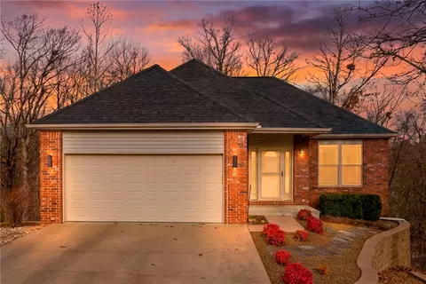 23 Harrington Dr, Bella Vista, AR 72714