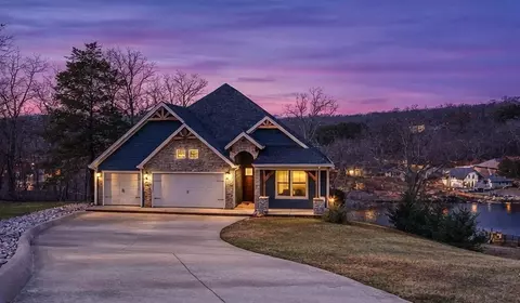 4 Partney Cir, Bella Vista, AR 72715