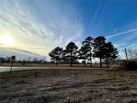 406 W 1st St, Gentry, AR 72734