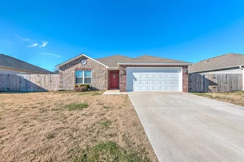 2012 E Fennec St, Siloam Springs, AR 72761
