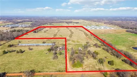 25000 Hunters Rd, Gravette, AR 72736