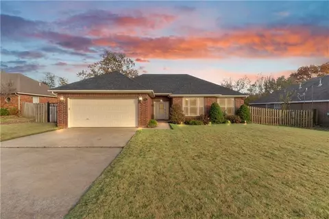 680 Reisling St, Centerton, AR 72719