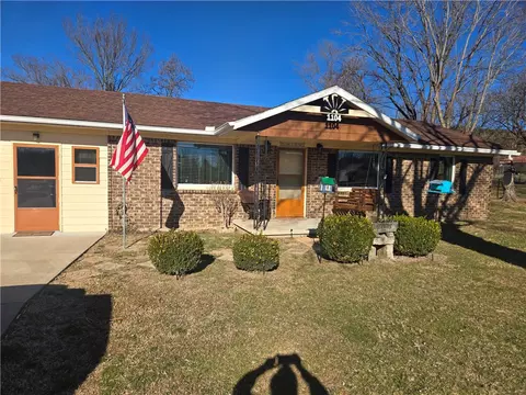 1104 College Ave, Berryville, AR 72616