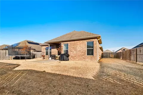 Exterior - 701 Melrose Pl, Bentonville, AR 72712 photo 3 of 4