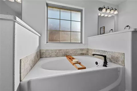 Bath - 701 Melrose Pl, Bentonville, AR 72712 photo 3 of 4