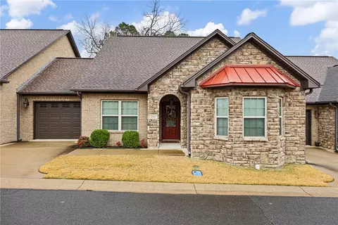 213 Cobblestone Ct, Russellville, AR 72801