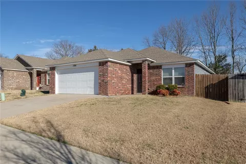 1044 S Kingfisher Ln, Fayetteville, AR 72701