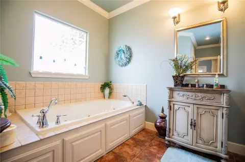 Bath - 815 James Pl, West Fork, AR 72774 photo 5 of 5