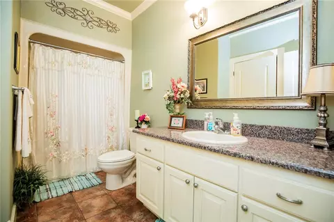 Bath - 815 James Pl, West Fork, AR 72774 photo 4 of 5