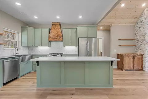 Kitchen - 491 Nc 6065, Jasper, AR 72641 photo 2 of 4
