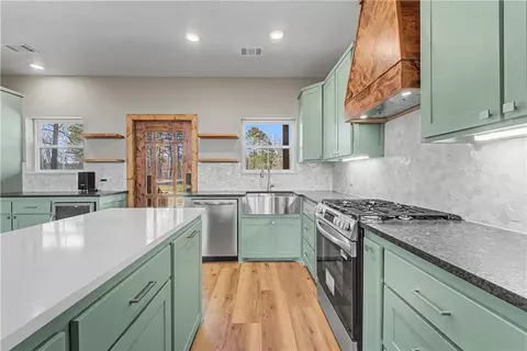 Kitchen - 491 Nc 6065, Jasper, AR 72641 photo 4 of 4