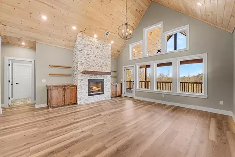 Living - 491 Nc 6065, Jasper, AR 72641 photo 2 of 3