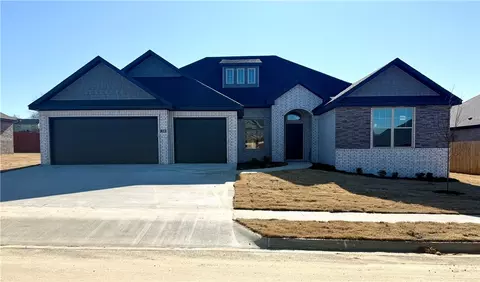 208 Doral Dr, Cave Springs, AR 72718