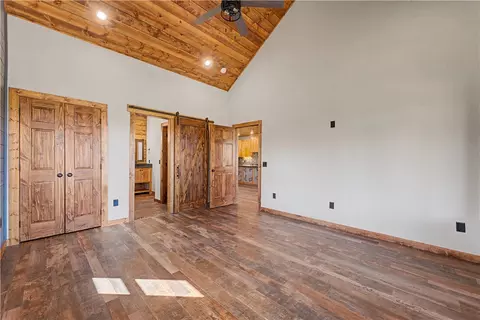 Bedroom - 517 Nc 6065, Jasper, AR 72641 photo 2 of 4