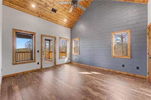 Bedroom - 517 Nc 6065, Jasper, AR 72641 photo 1 of 4