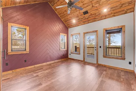 Bedroom - 517 Nc 6065, Jasper, AR 72641 photo 3 of 4