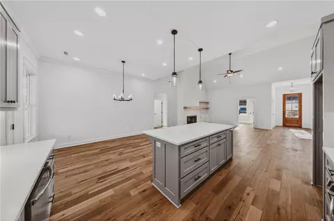 38 Rockhill Ln, Bella Vista, AR 72715