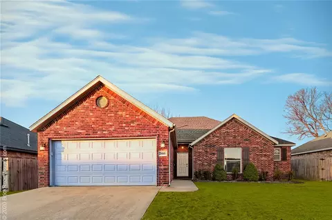 3605 Amour Dr, Rogers, AR 72758