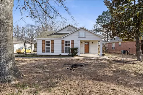 1394 N Tradition Ave, Fayetteville, AR 72704