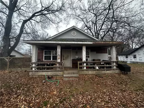 804 N Johnson St, Clarksville, AR 72830