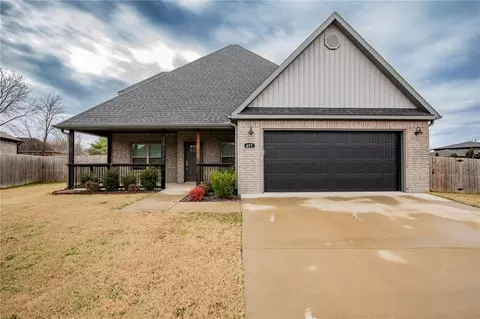 437 Ramsey St, Gentry, AR 72734