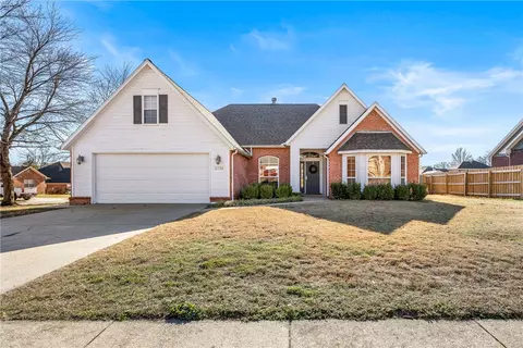 2710 W Wood St, Rogers, AR 72756
