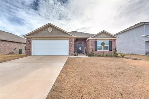 2400 Fennec St, Siloam Springs, AR 72761