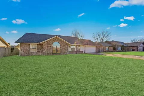 2399 Cardinal Dr, Springdale, AR 72764