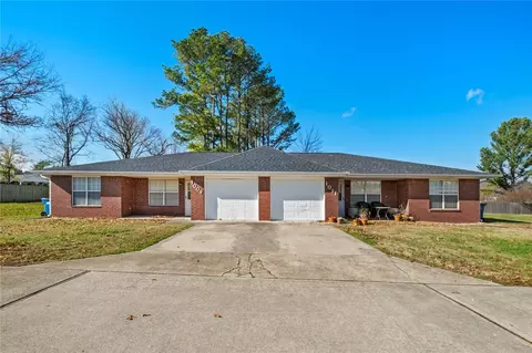 10091011 NW 12th St, Bentonville, AR 72712