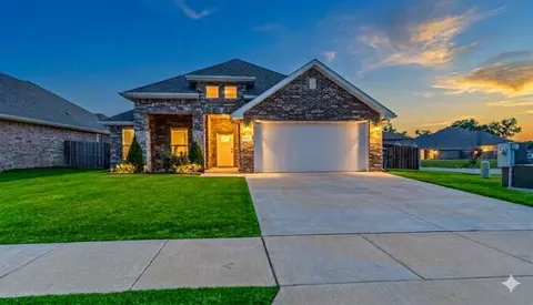 1070 Pink Lady Pl, Bentonville, AR 72712