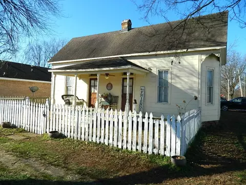 300 S Mock St, Prairie Grove, AR 72753